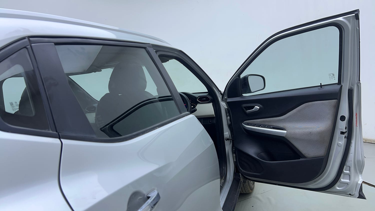 Used 2022 Nissan Magnite XV Petrol Manual interior RIGHT FRONT DOOR OPEN VIEW