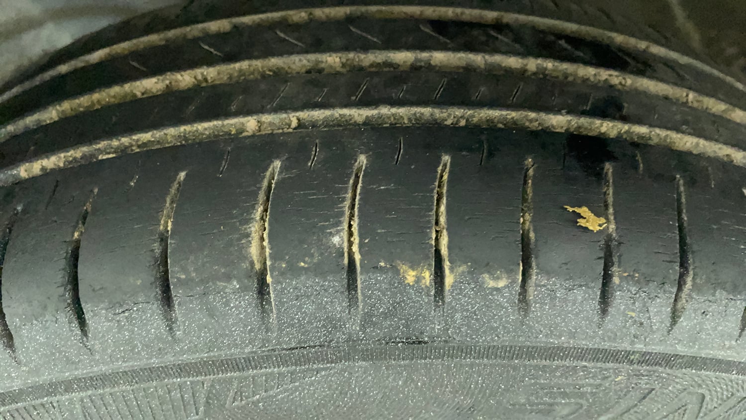 Used 2016 Maruti Suzuki Alto 800 LXi Petrol Manual tyres LEFT FRONT TYRE TREAD VIEW