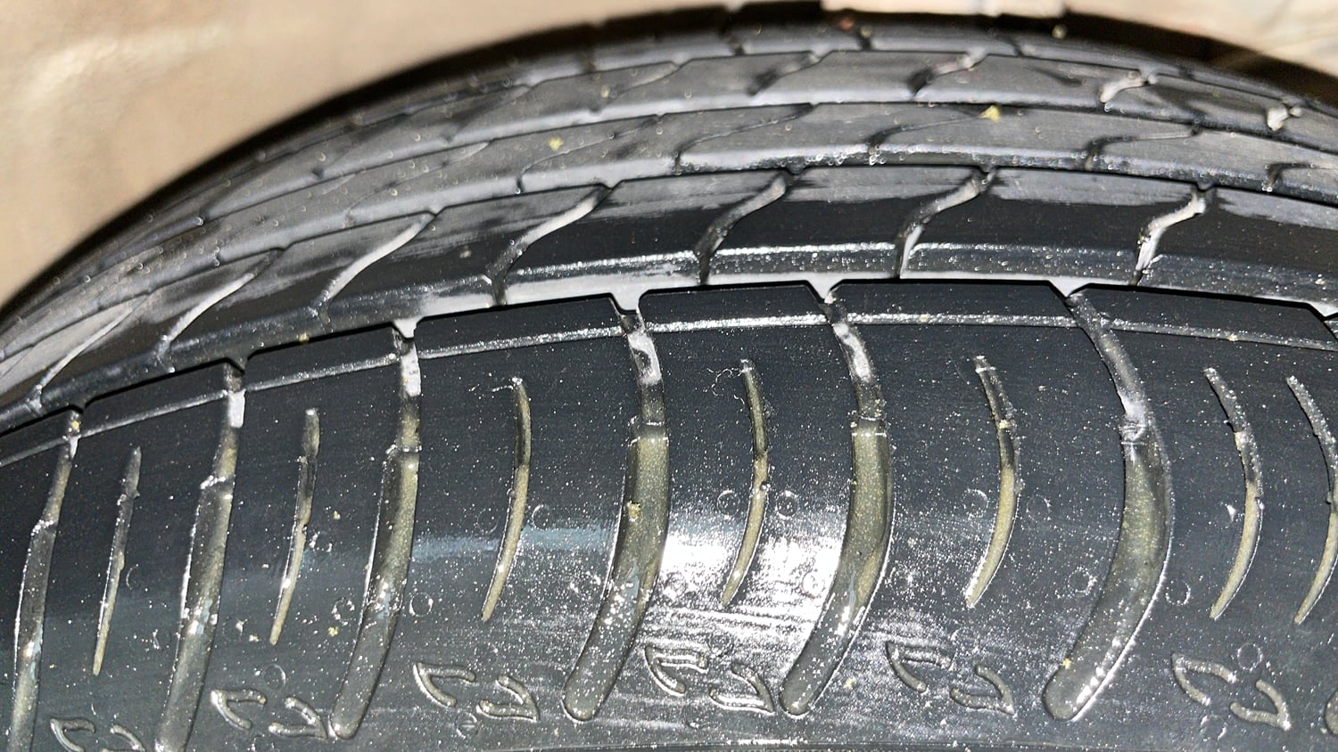 Used 2023 Maruti Suzuki XL6 Zeta MT Petrol Petrol Manual tyres RIGHT FRONT TYRE TREAD VIEW