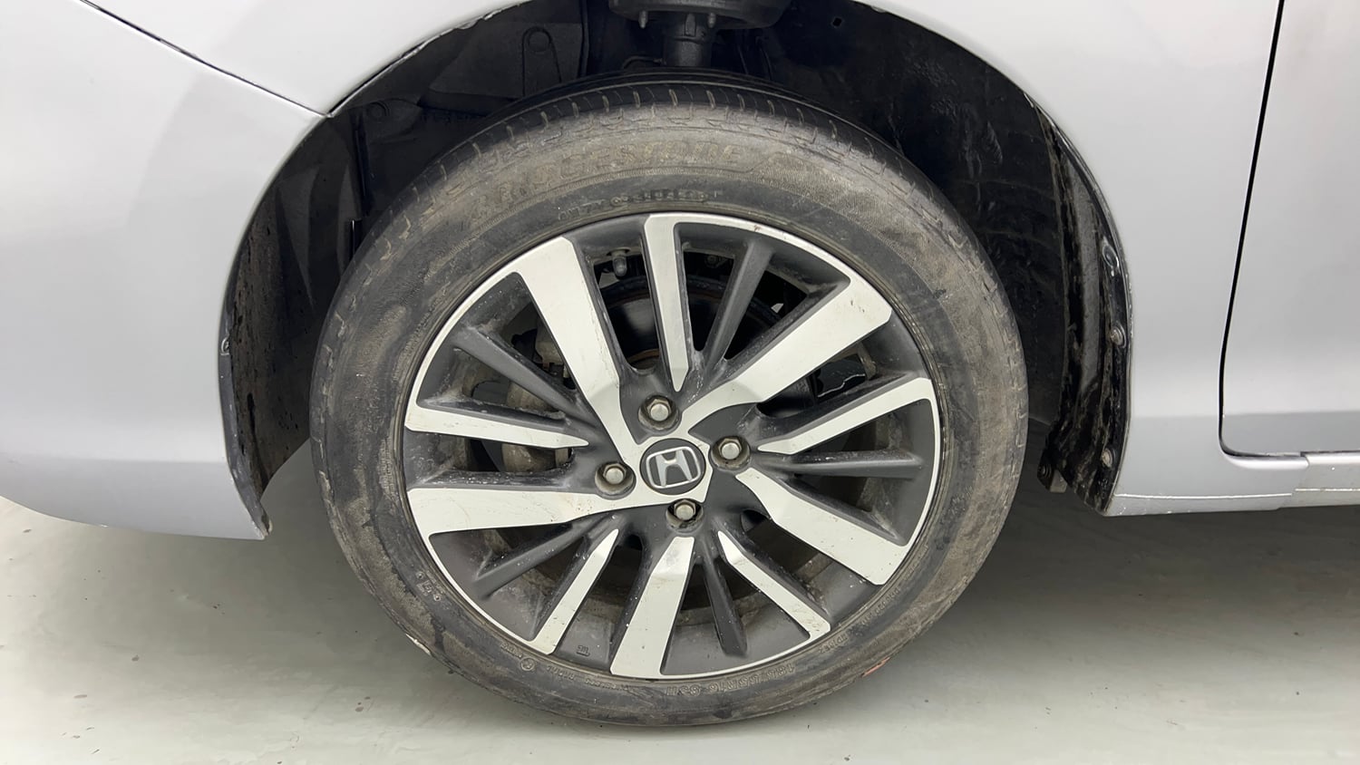 Used 2021 Honda City ZX Petrol Petrol Manual tyres LEFT FRONT TYRE RIM VIEW