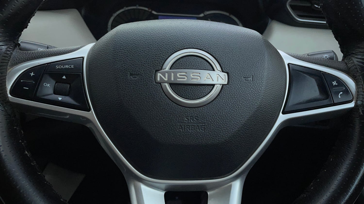 Used 2022 Nissan Magnite XV Executive Petrol Manual top_features Airbags