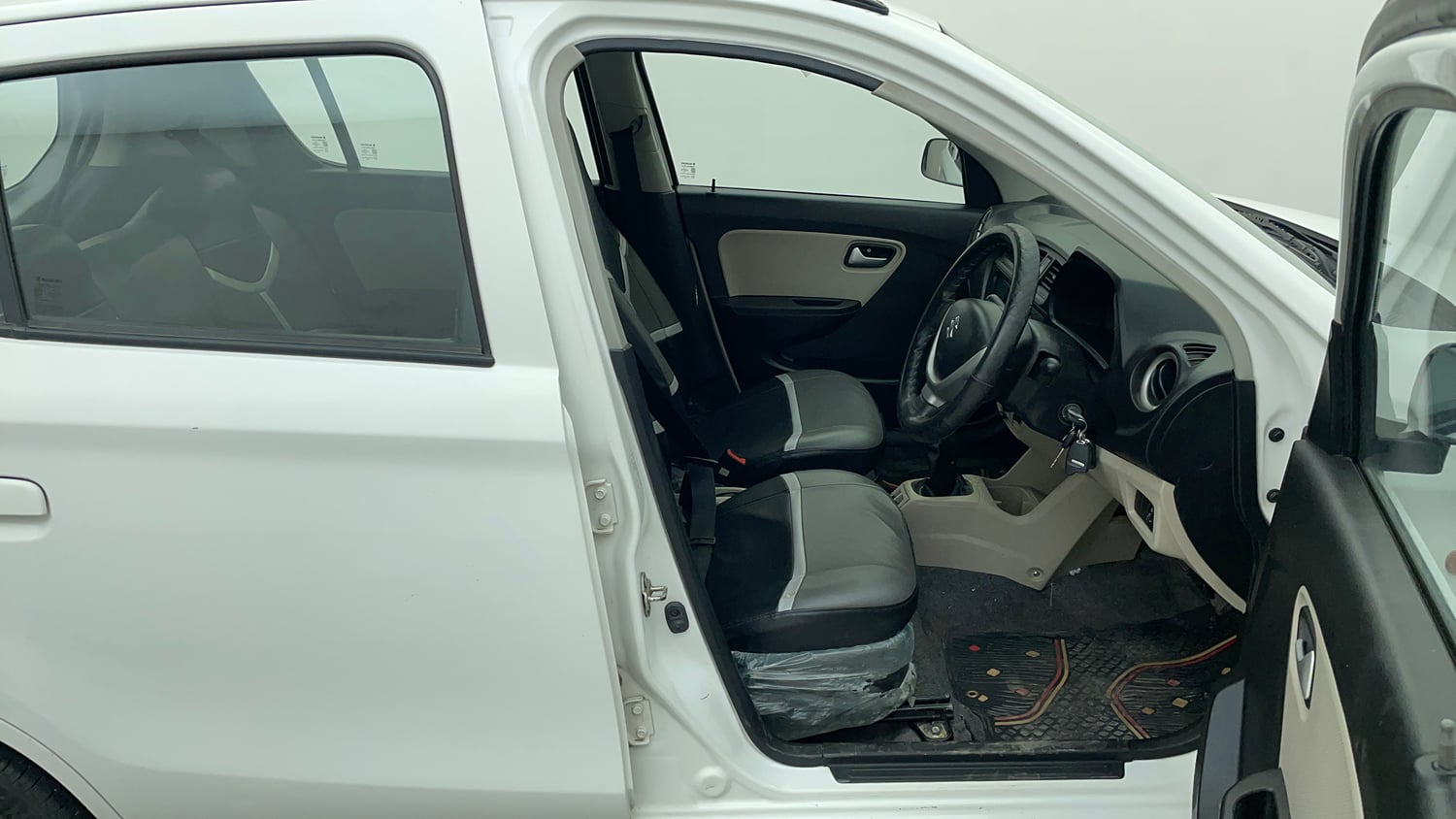 Used 2019 Maruti Suzuki Alto 800 LXi Petrol Manual interior RIGHT SIDE FRONT DOOR CABIN VIEW
