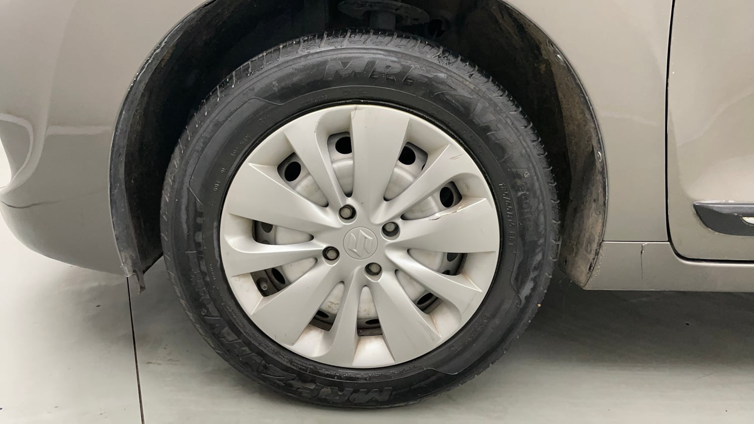 Used 2021 Maruti Suzuki Baleno Sigma Petrol Manual tyres LEFT FRONT TYRE RIM VIEW