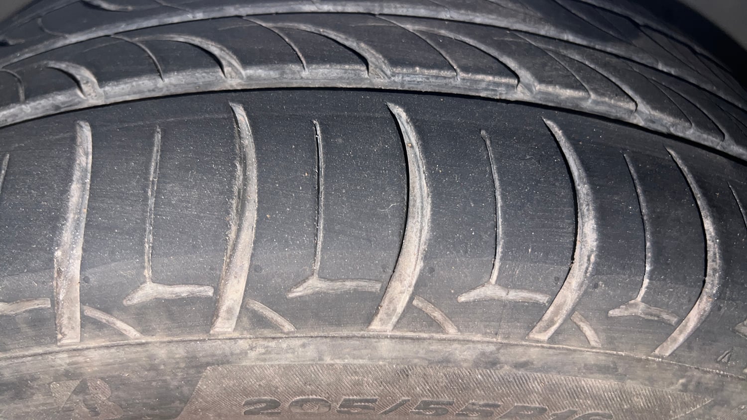 Used 2023 Skoda Slavia Style 1.5L TSI DSG Petrol Automatic tyres RIGHT FRONT TYRE TREAD VIEW