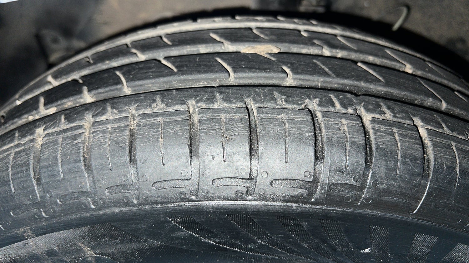 Used 2021 Hyundai Grand i10 Nios Magna 1.2 Kappa VTVT CNG Cng Manual tyres LEFT FRONT TYRE TREAD VIEW