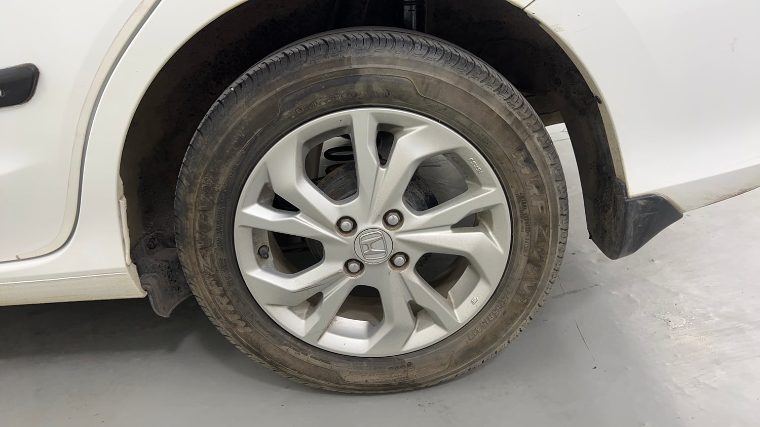 Used 2019 Honda Amaze 1.2 VX MT Petrol Petrol Manual tyres LEFT REAR TYRE RIM VIEW
