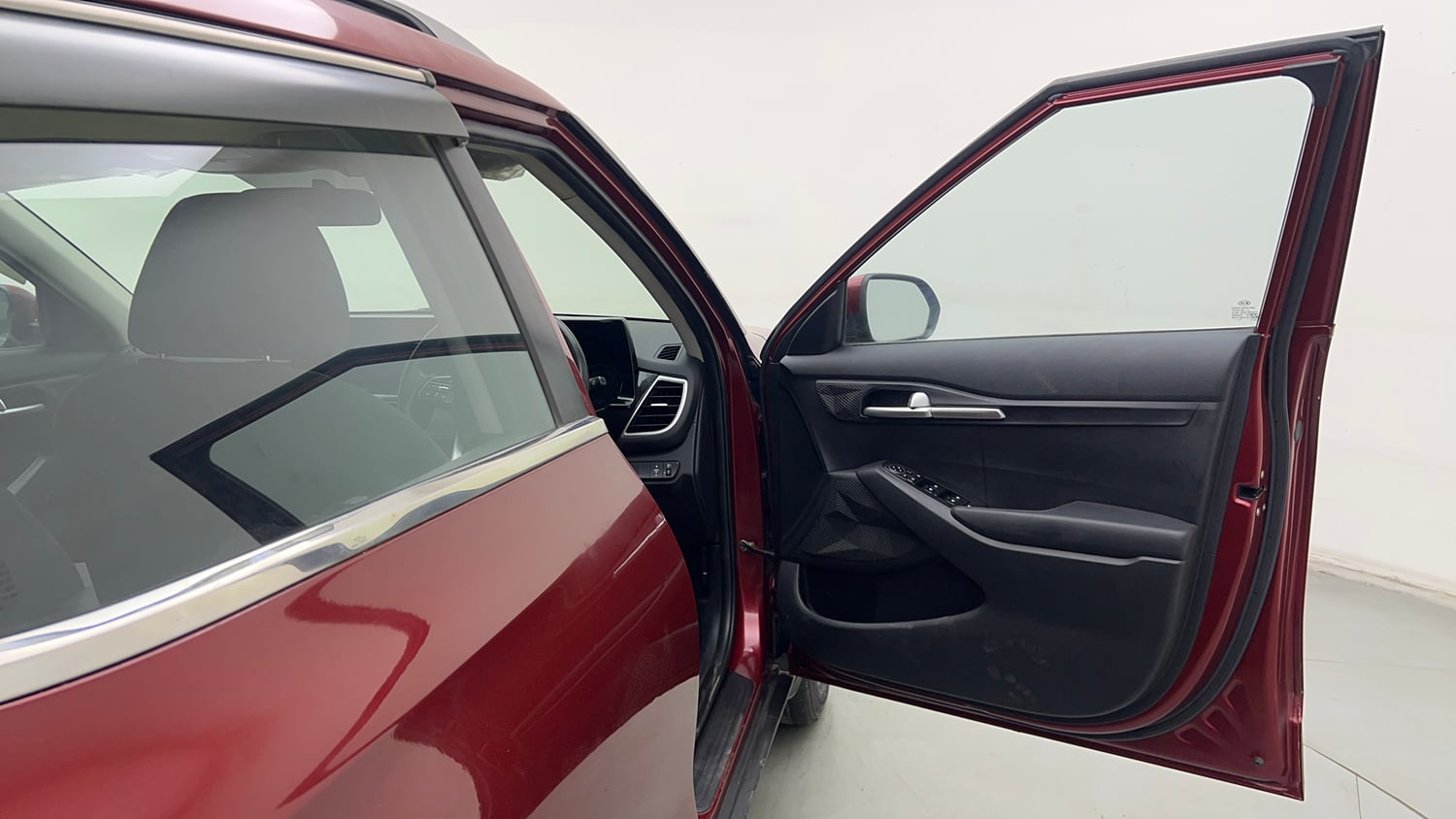 Used 2020 Kia Seltos HTK Plus 1.5 Petrol Manual interior RIGHT FRONT DOOR OPEN VIEW
