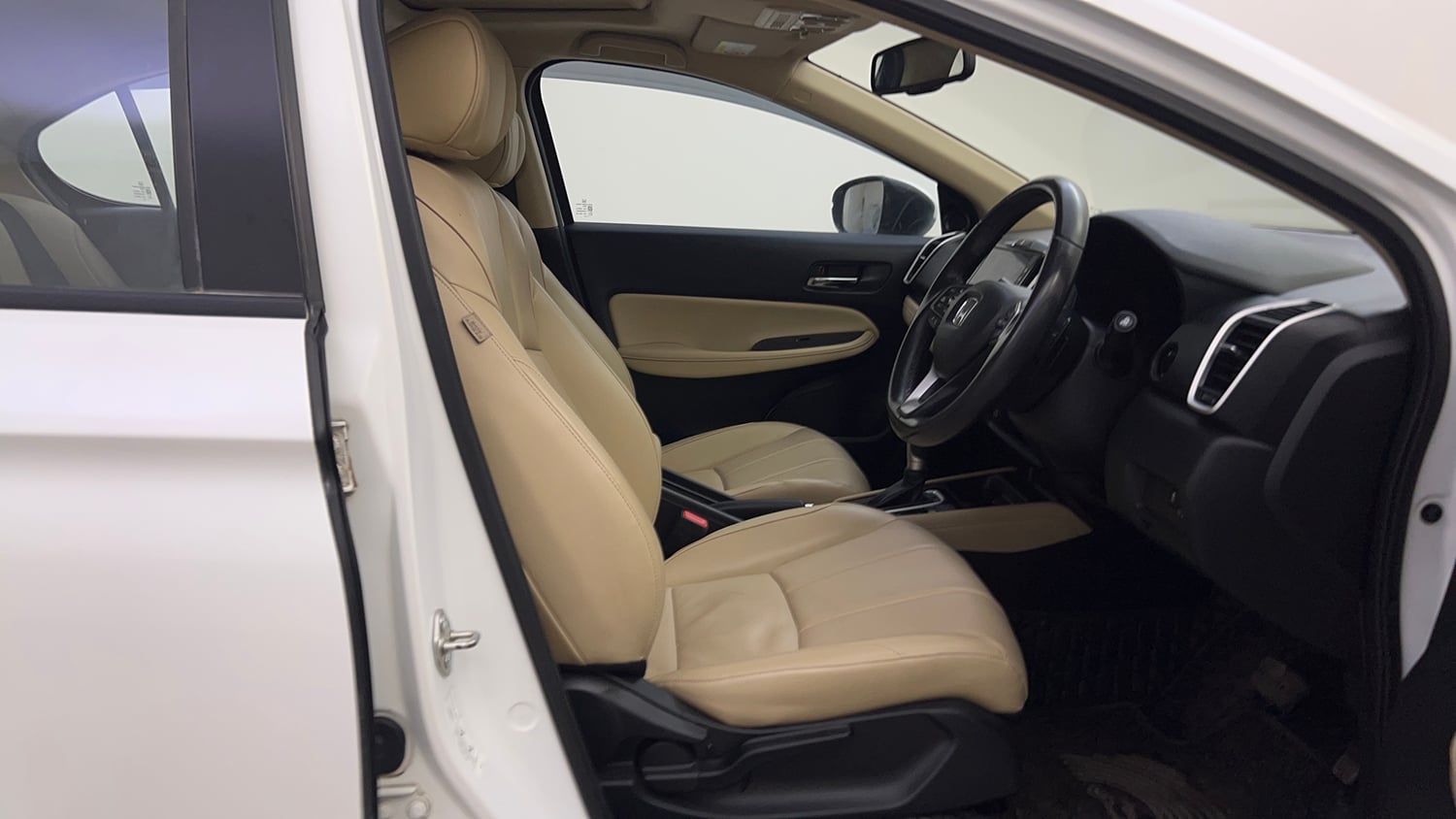 Used 2022 Honda City ZX CVT Petrol Petrol Automatic interior RIGHT SIDE FRONT DOOR CABIN VIEW