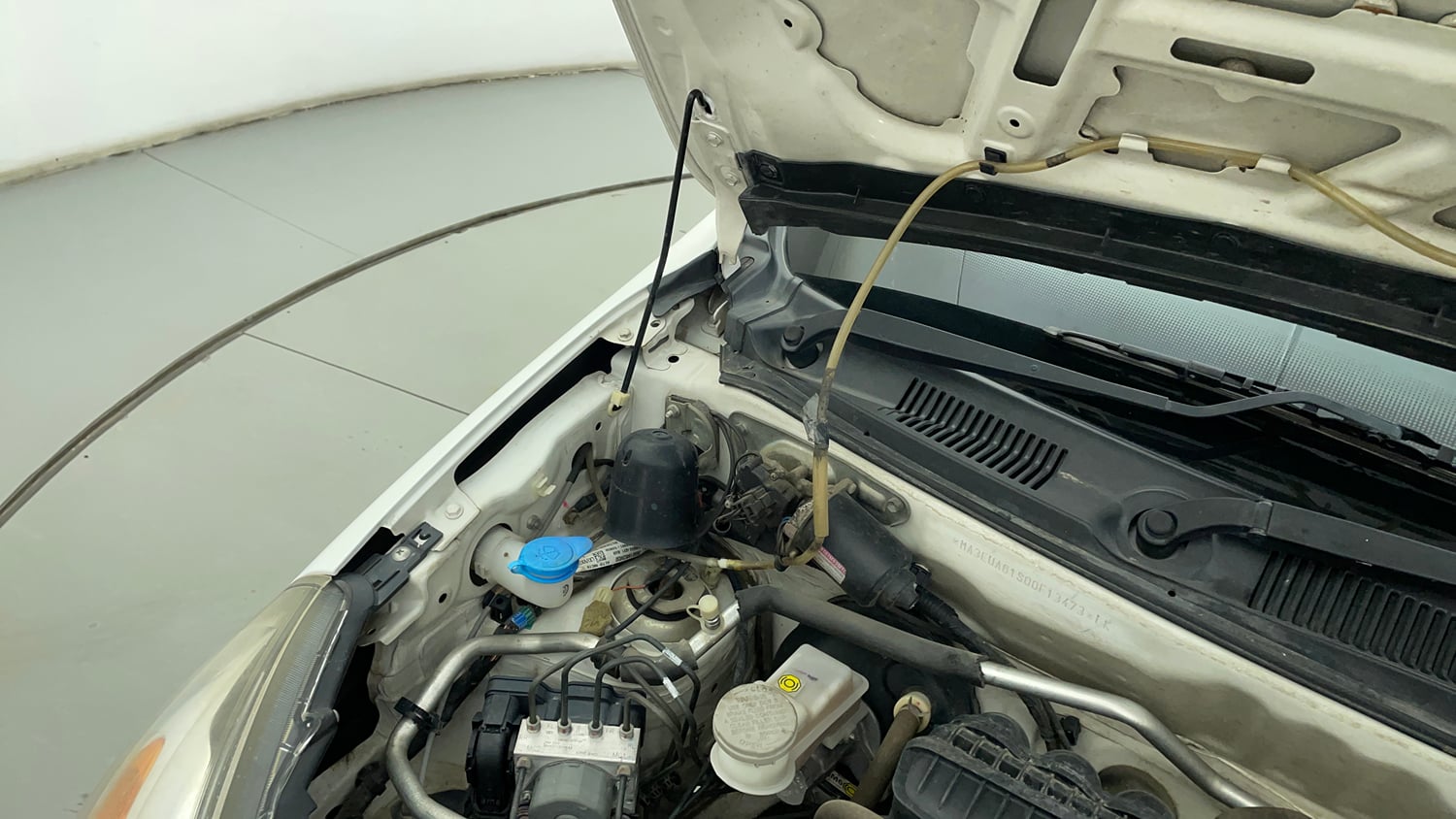 Used 2019 Maruti Suzuki Alto 800 LXi Petrol Manual engine ENGINE RIGHT SIDE HINGE & APRON VIEW