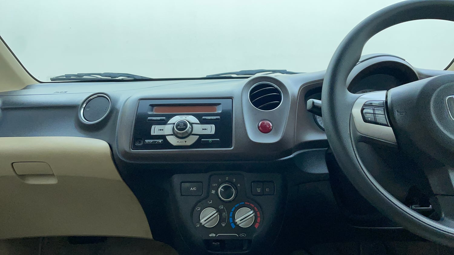 Used 2013 Honda Brio VX MT Petrol Manual interior MUSIC SYSTEM & AC CONTROL VIEW