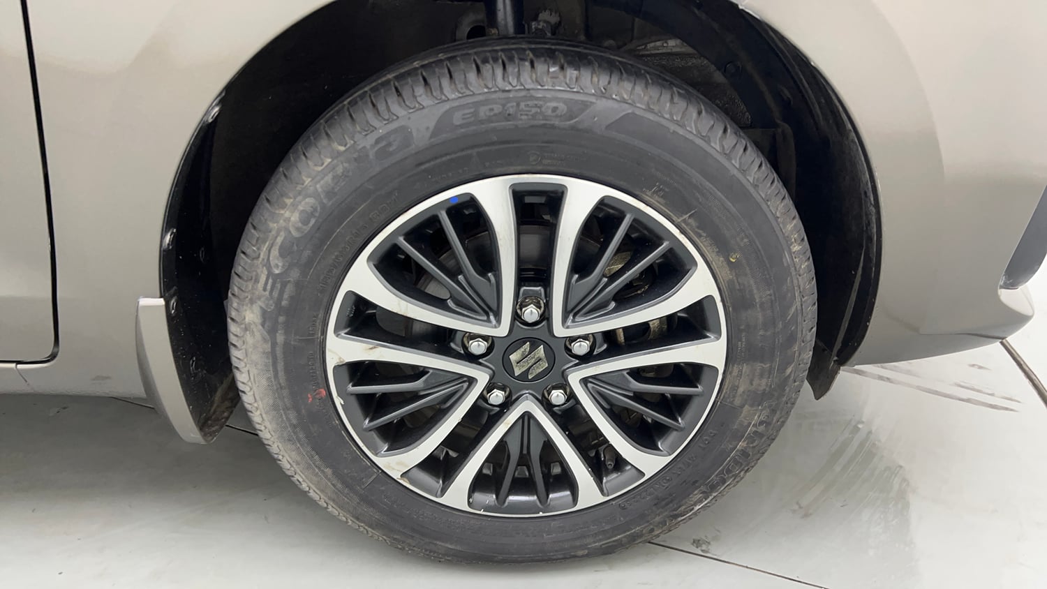 Used 2023 Maruti Suzuki Ertiga ZXi Plus Petrol Manual tyres RIGHT FRONT TYRE RIM VIEW