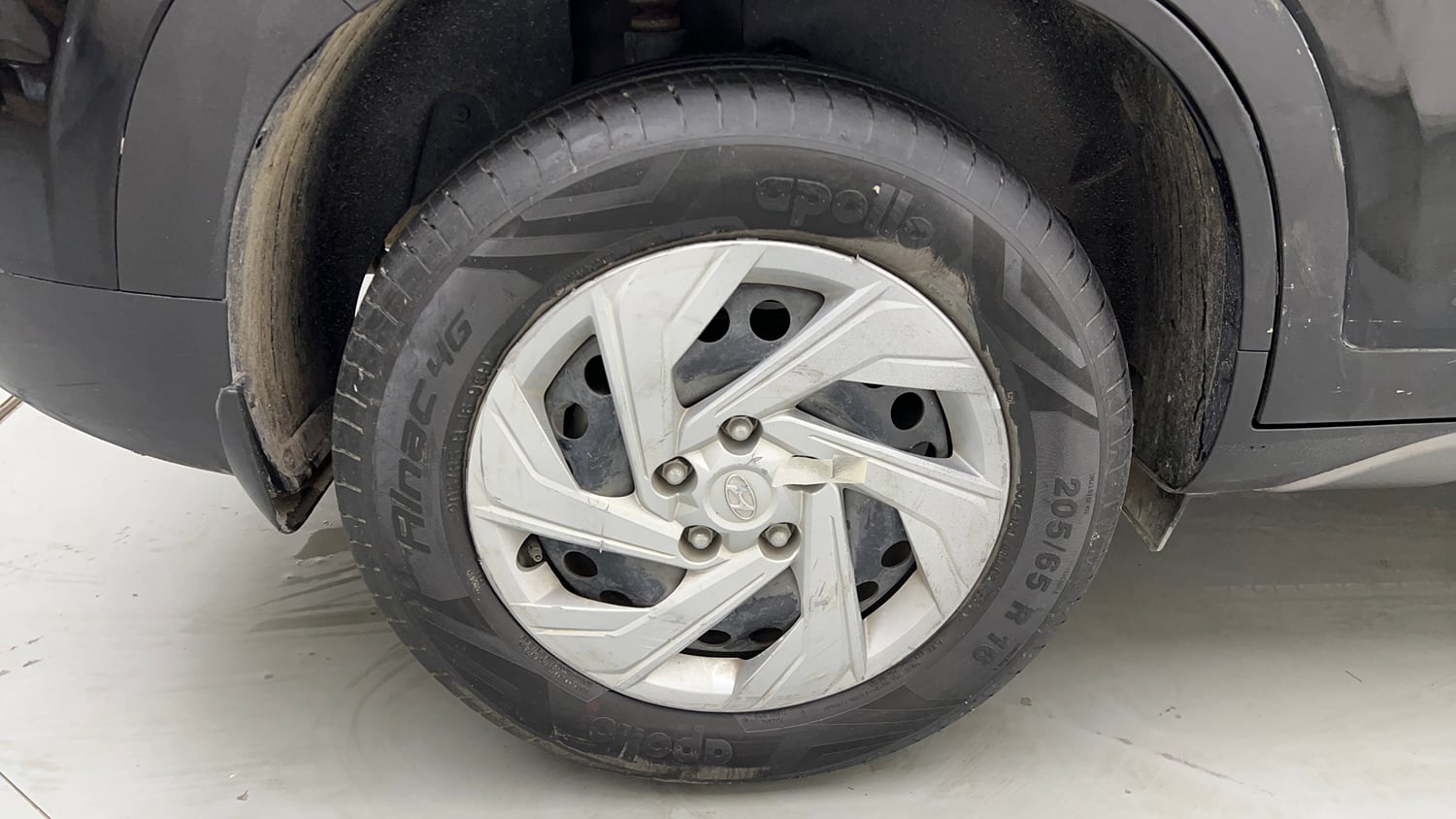 Used 2024 Hyundai Creta EX 1.5 Petrol Petrol Manual tyres RIGHT REAR TYRE RIM VIEW