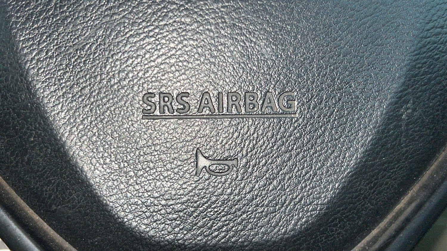 Used 2015 Maruti Suzuki Ciaz ZXi  AT Petrol Automatic top_features Airbags