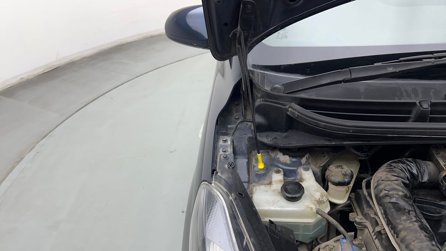 Used 2021 Hyundai Grand i10 Nios Magna 1.2 Kappa VTVT CNG Cng Manual engine ENGINE RIGHT SIDE HINGE & APRON VIEW