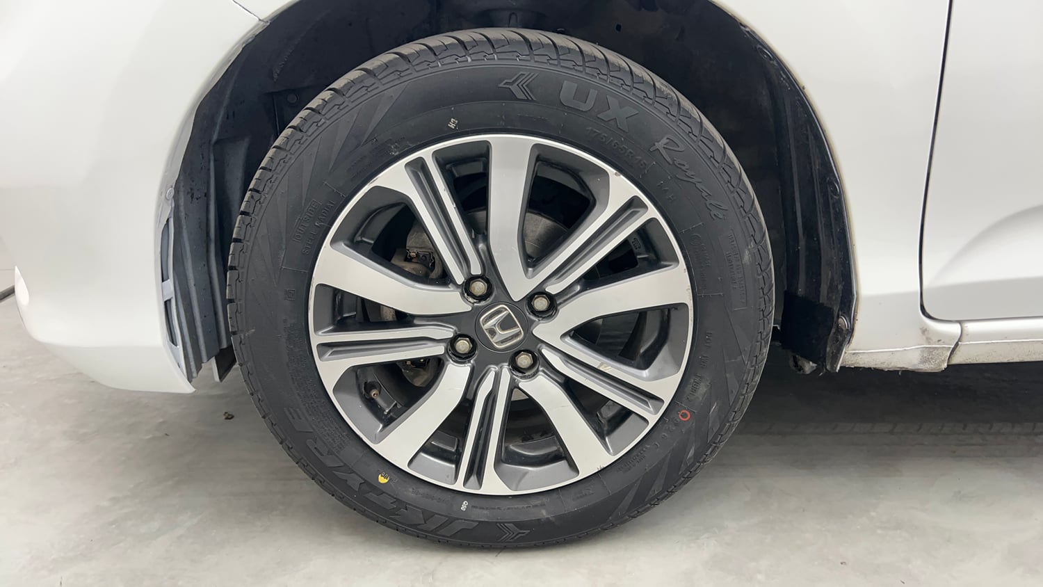 Used 2023 Honda Amaze VX 1.2 Petrol MT Petrol Manual tyres LEFT FRONT TYRE RIM VIEW