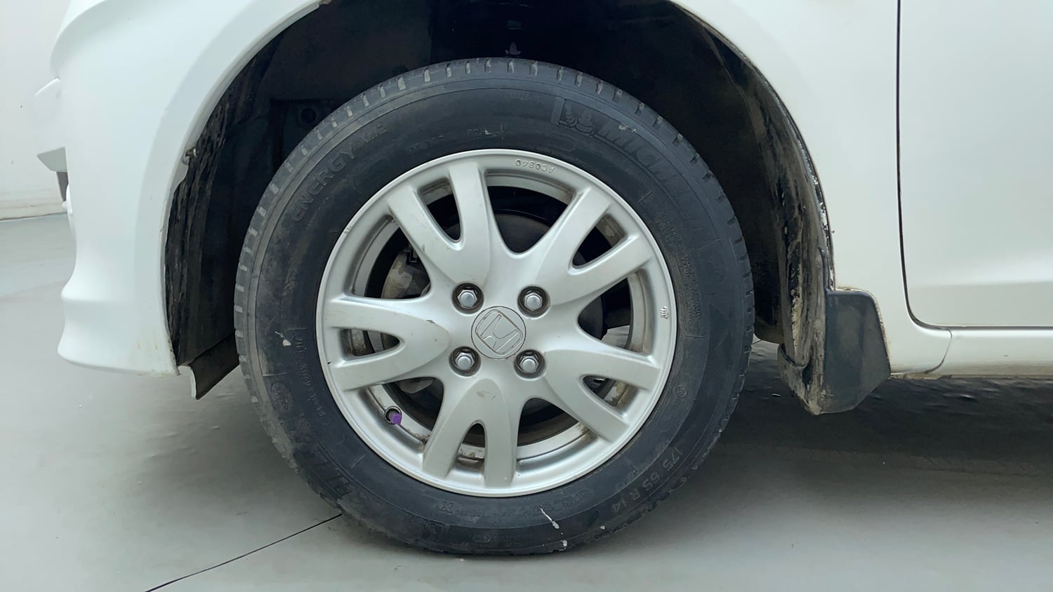 Used 2013 Honda Brio VX MT Petrol Manual tyres LEFT FRONT TYRE RIM VIEW