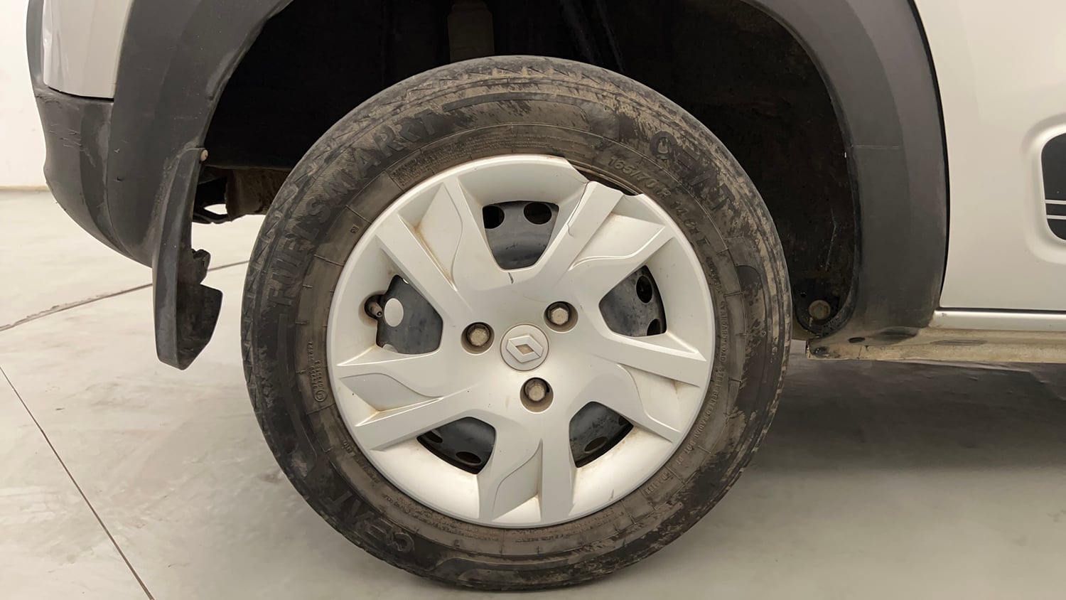 Used 2022 Renault Kwid RXL (O) 1.0 Petrol Manual tyres RIGHT REAR TYRE RIM VIEW