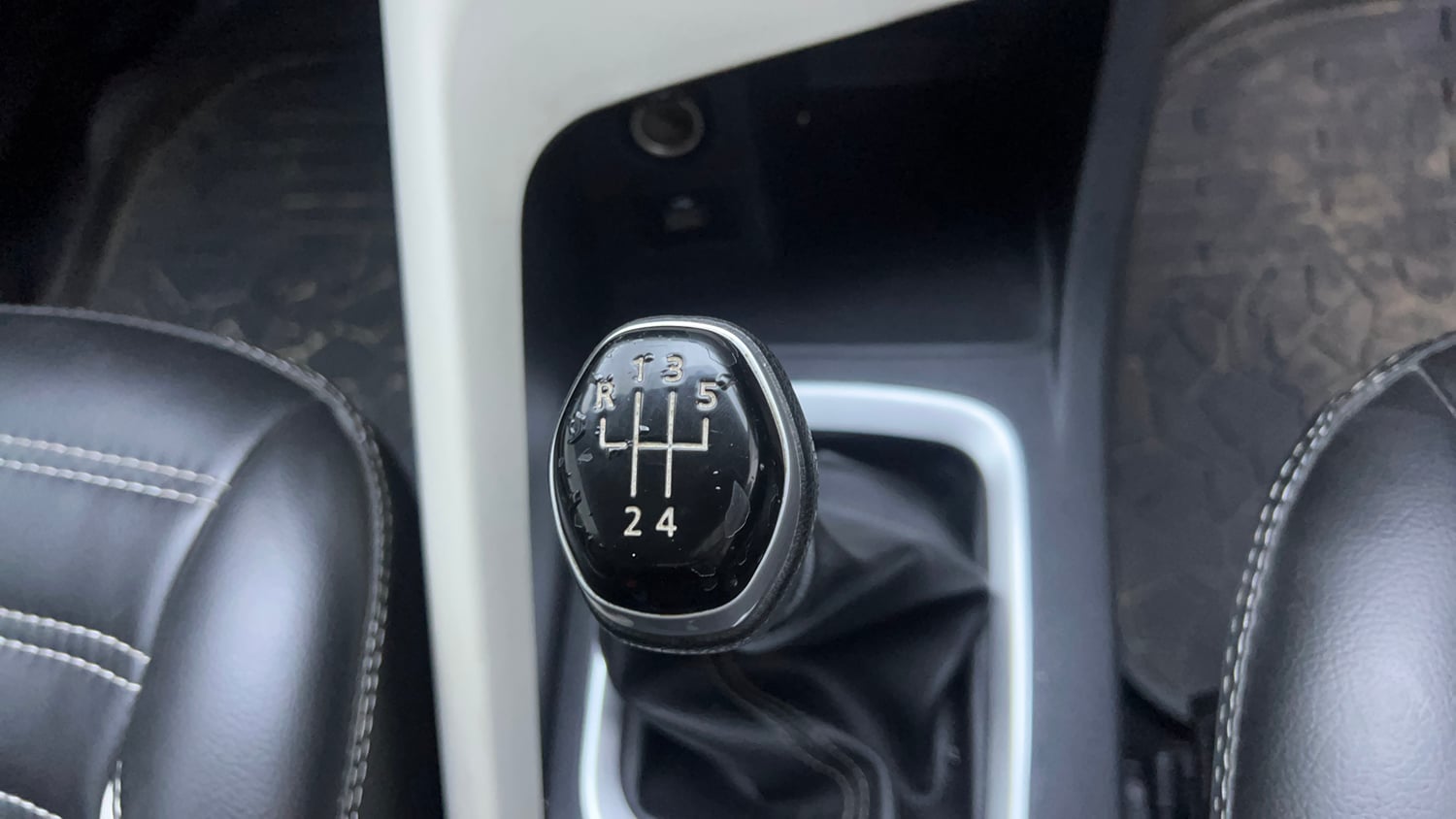 Used 2022 Nissan Magnite XV Petrol Manual interior GEAR  KNOB VIEW