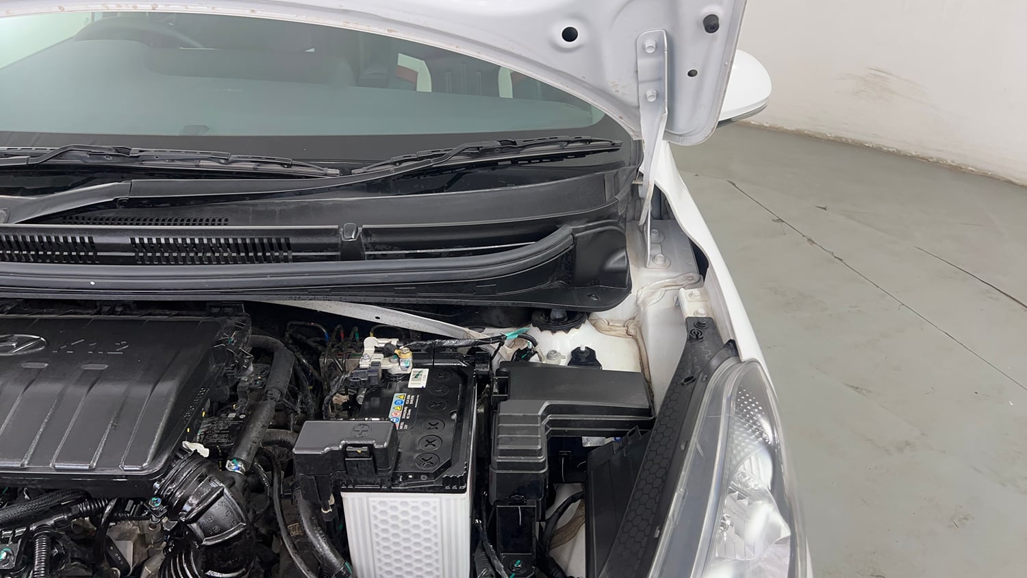 Used 2025 Hyundai Aura SX 1.2 CNG Cng Manual engine ENGINE LEFT SIDE HINGE & APRON VIEW