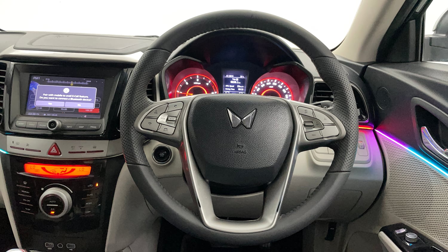 Used 2023 Mahindra XUV 300 W8 (O) 1.5 Diesel AMT Diesel Automatic interior STEERING VIEW