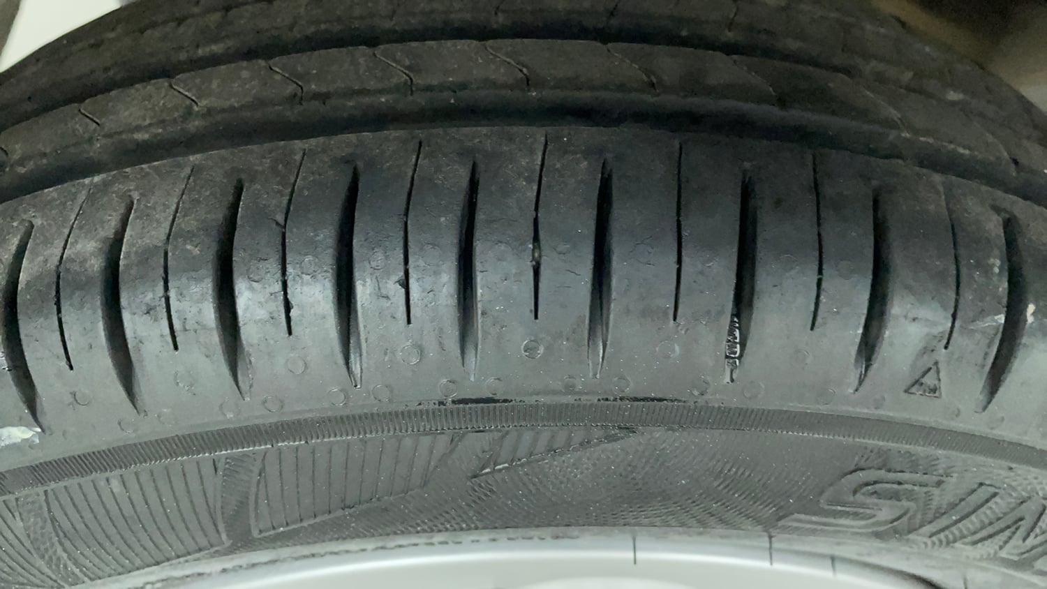 Used 2016 Maruti Suzuki Alto 800 LXi Petrol Manual tyres RIGHT REAR TYRE TREAD VIEW