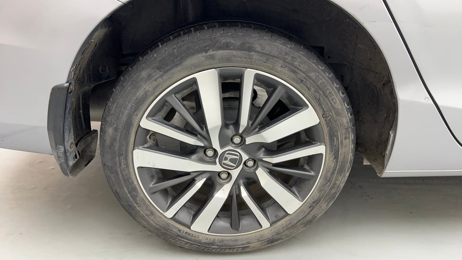Used 2021 Honda City ZX Petrol Petrol Manual tyres RIGHT REAR TYRE RIM VIEW