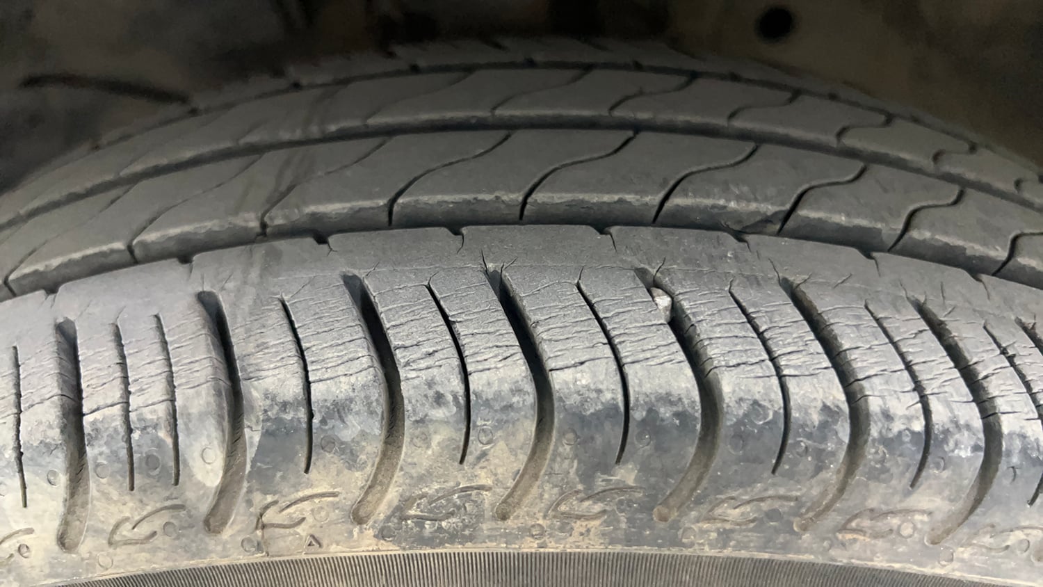 Used 2019 Honda Amaze 1.2 VX MT Petrol Petrol Manual tyres LEFT FRONT TYRE TREAD VIEW