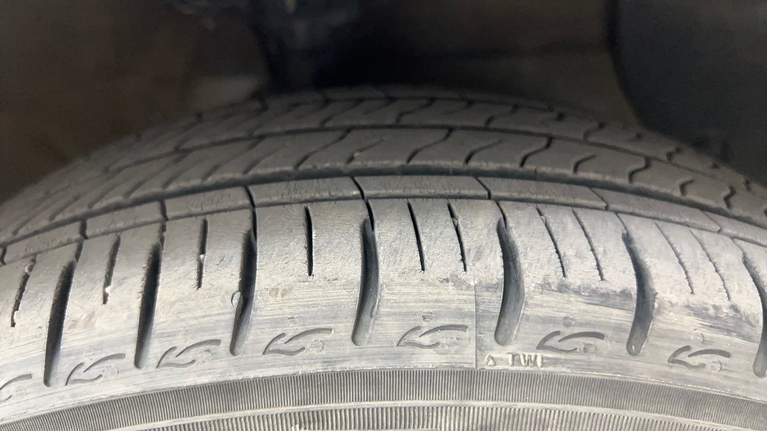 Used 2025 Hyundai Aura SX 1.2 CNG Cng Manual tyres RIGHT FRONT TYRE TREAD VIEW