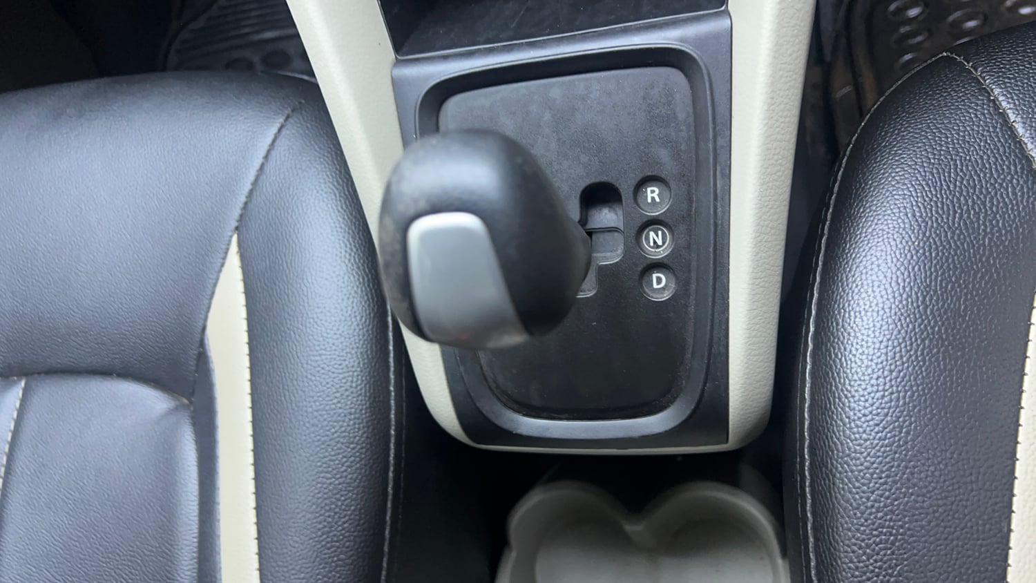 Used 2017 Maruti Suzuki Celerio ZXI (O) AMT Petrol Automatic interior GEAR  KNOB VIEW