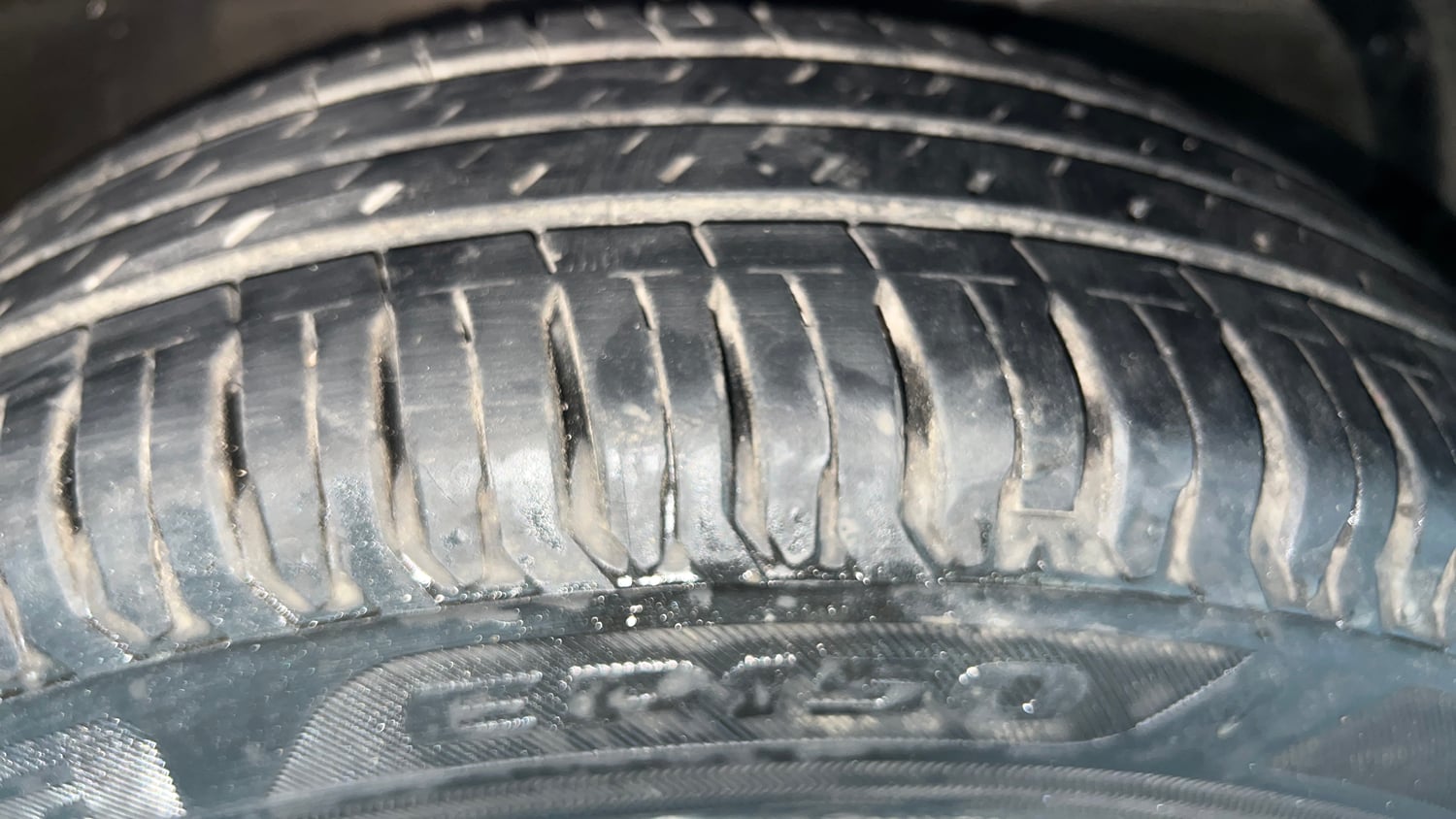 Used 2023 Maruti Suzuki Ertiga ZXi Plus Petrol Manual tyres RIGHT FRONT TYRE TREAD VIEW