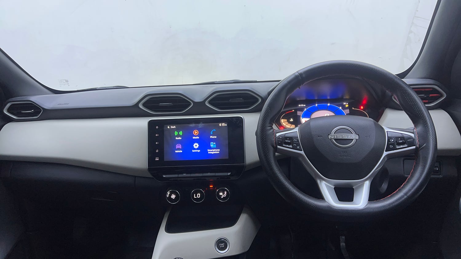 Used 2022 Nissan Magnite XV Petrol Manual interior DASHBOARD VIEW
