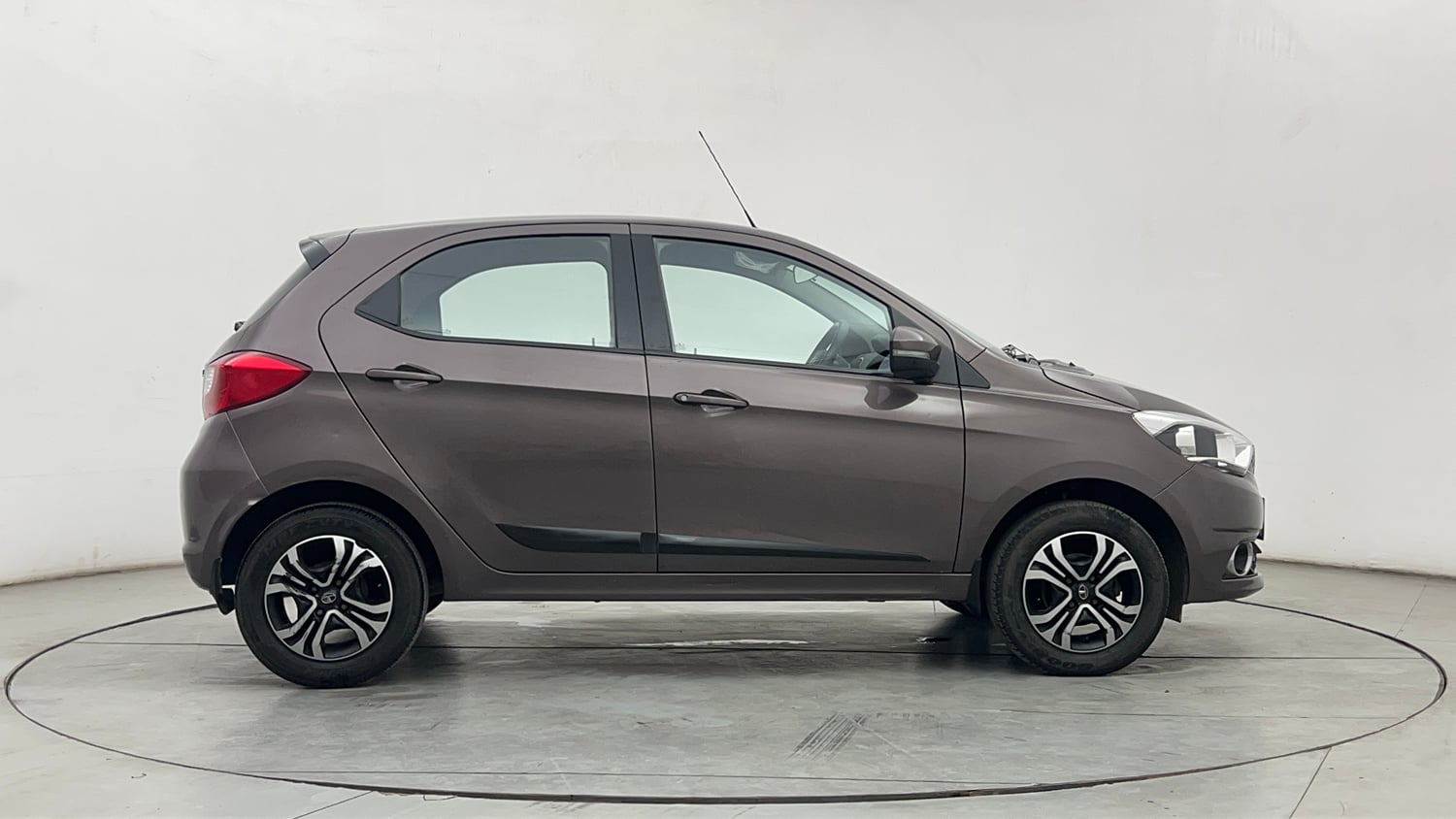 Used 2019 Tata Tiago Revotron XZ Petrol Manual exterior RIGHT SIDE VIEW