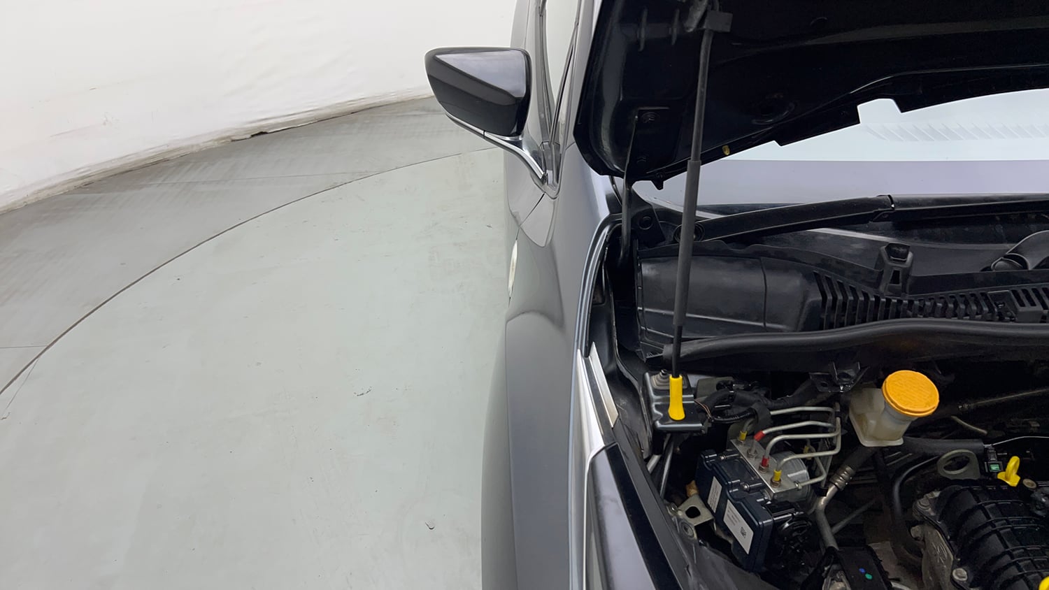 Used 2020 Tata Altroz XZ Petrol Petrol Manual engine ENGINE RIGHT SIDE HINGE & APRON VIEW