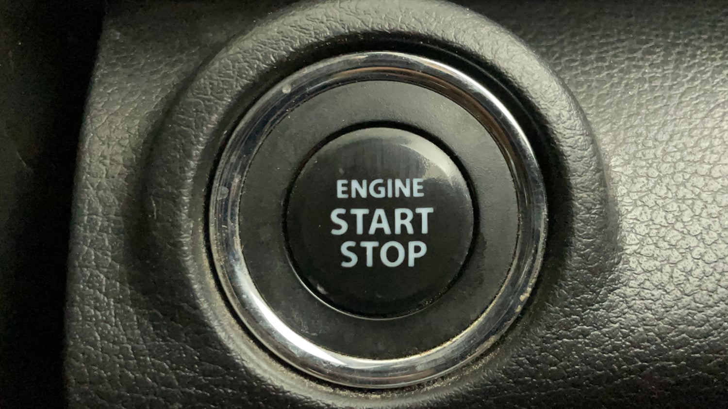 Used 2023 Maruti Suzuki XL6 Zeta MT Petrol Petrol Manual top_features Keyless start