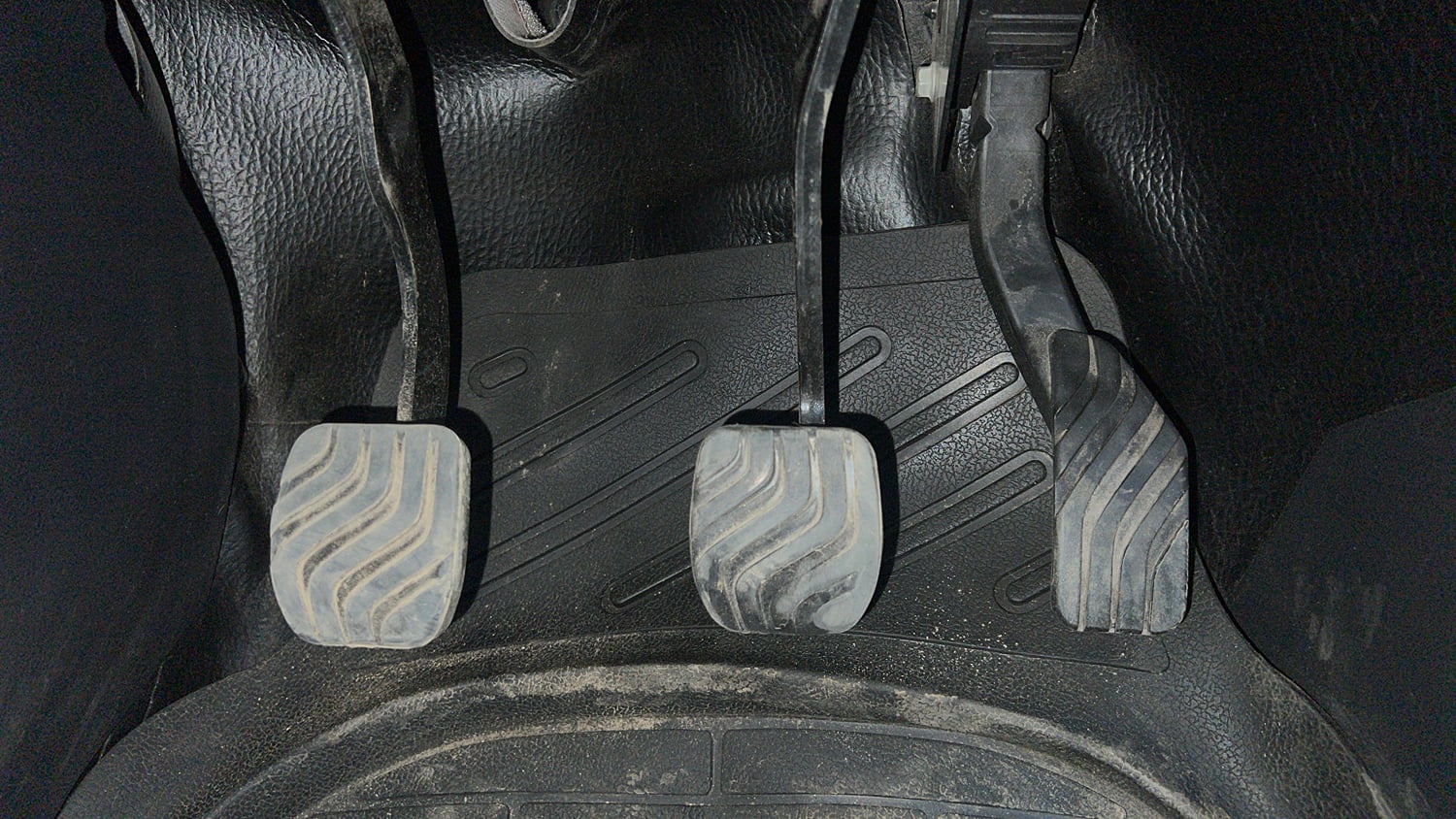 Used 2022 Nissan Magnite XV Petrol Manual interior PEDALS VIEW
