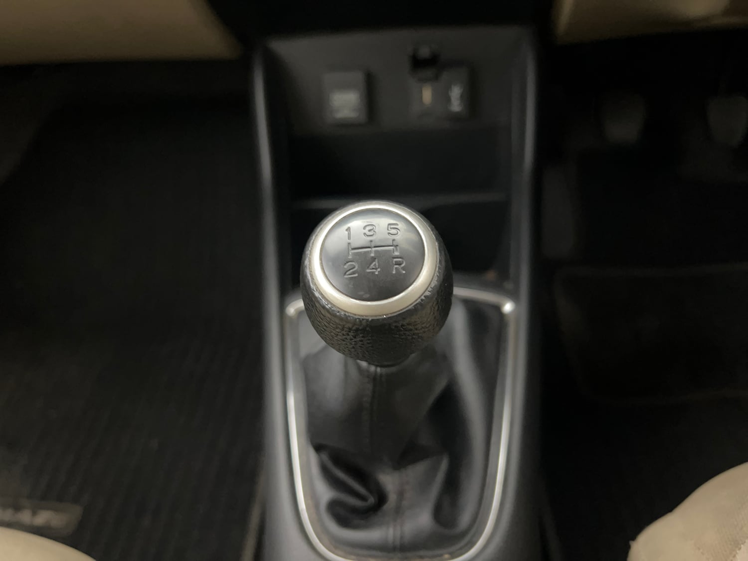 Used 2023 Honda Amaze VX 1.2 Petrol MT Petrol Manual interior GEAR  KNOB VIEW