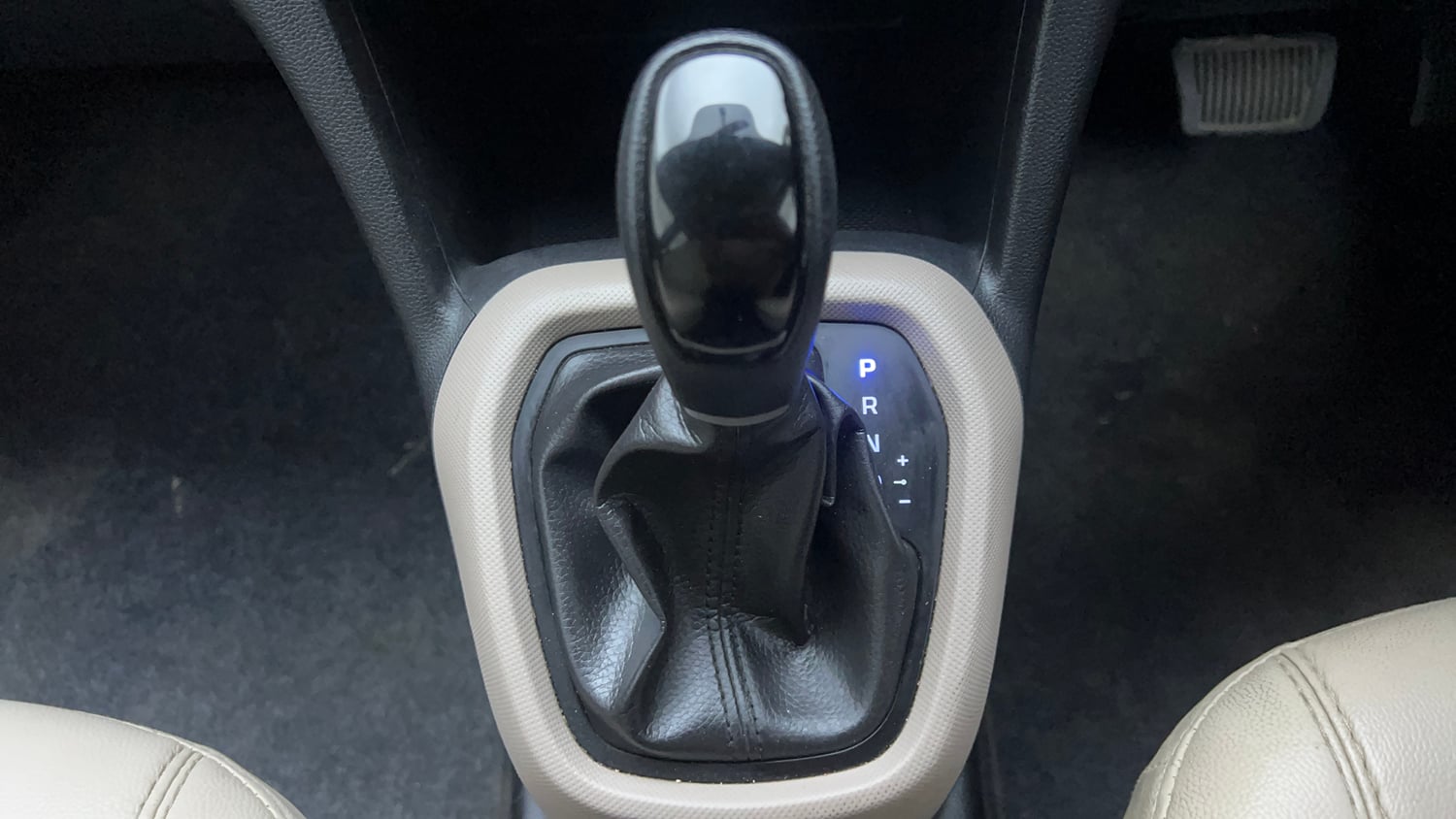Used 2018 Hyundai Grand i10 Sportz AT 1.2 Kappa VTVT Petrol Automatic interior GEAR  KNOB VIEW