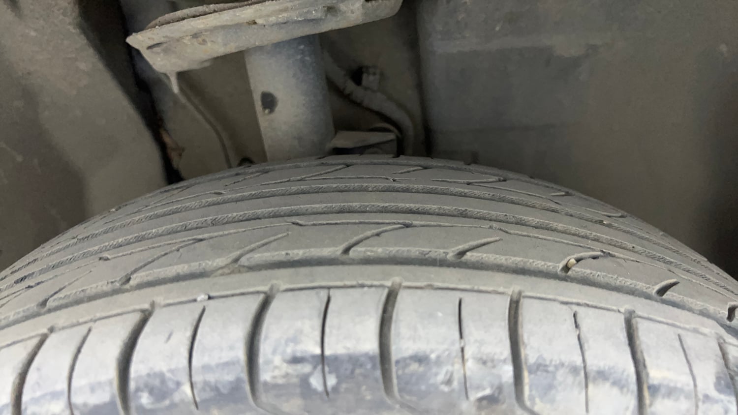 Used 2023 Tata Punch Adventure Rhythm Pack AMT Petrol Automatic tyres RIGHT FRONT TYRE TREAD VIEW