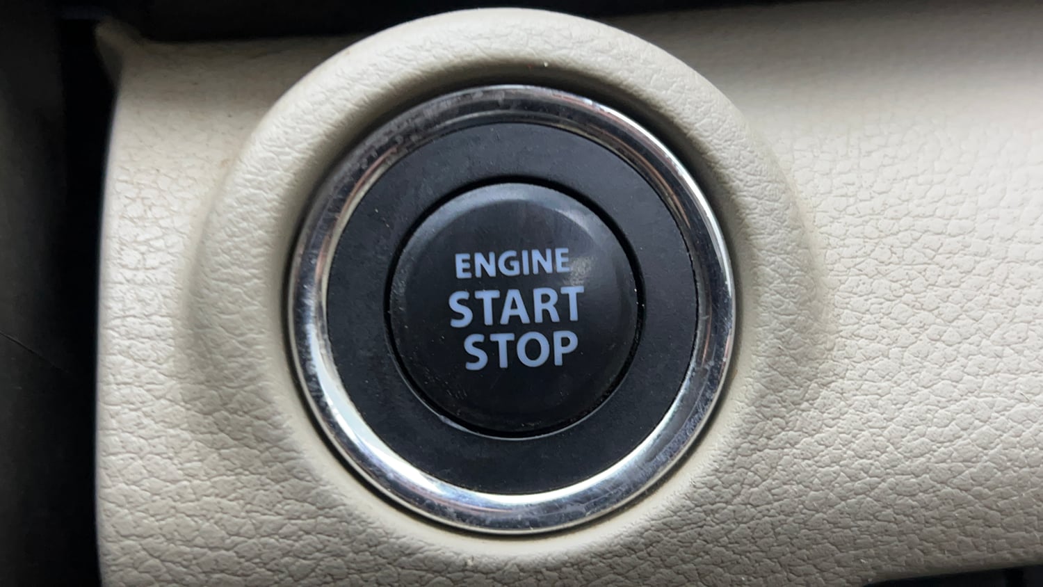 Used 2023 Maruti Suzuki Ertiga ZXi Plus Petrol Manual top_features Keyless start