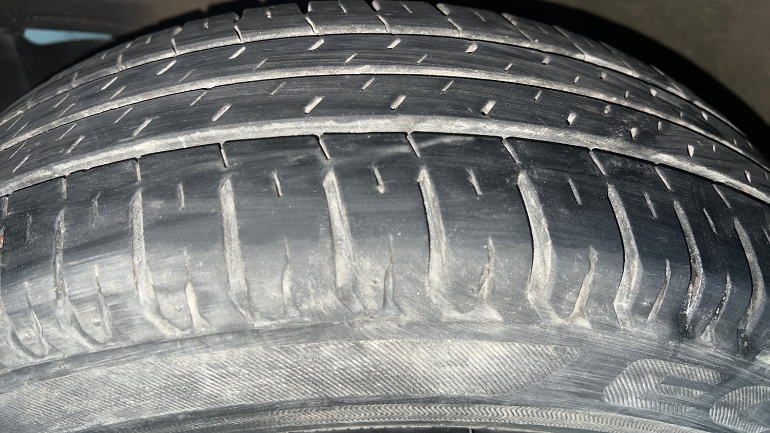 Used 2023 Maruti Suzuki Ertiga ZXi Plus Petrol Manual tyres LEFT FRONT TYRE TREAD VIEW