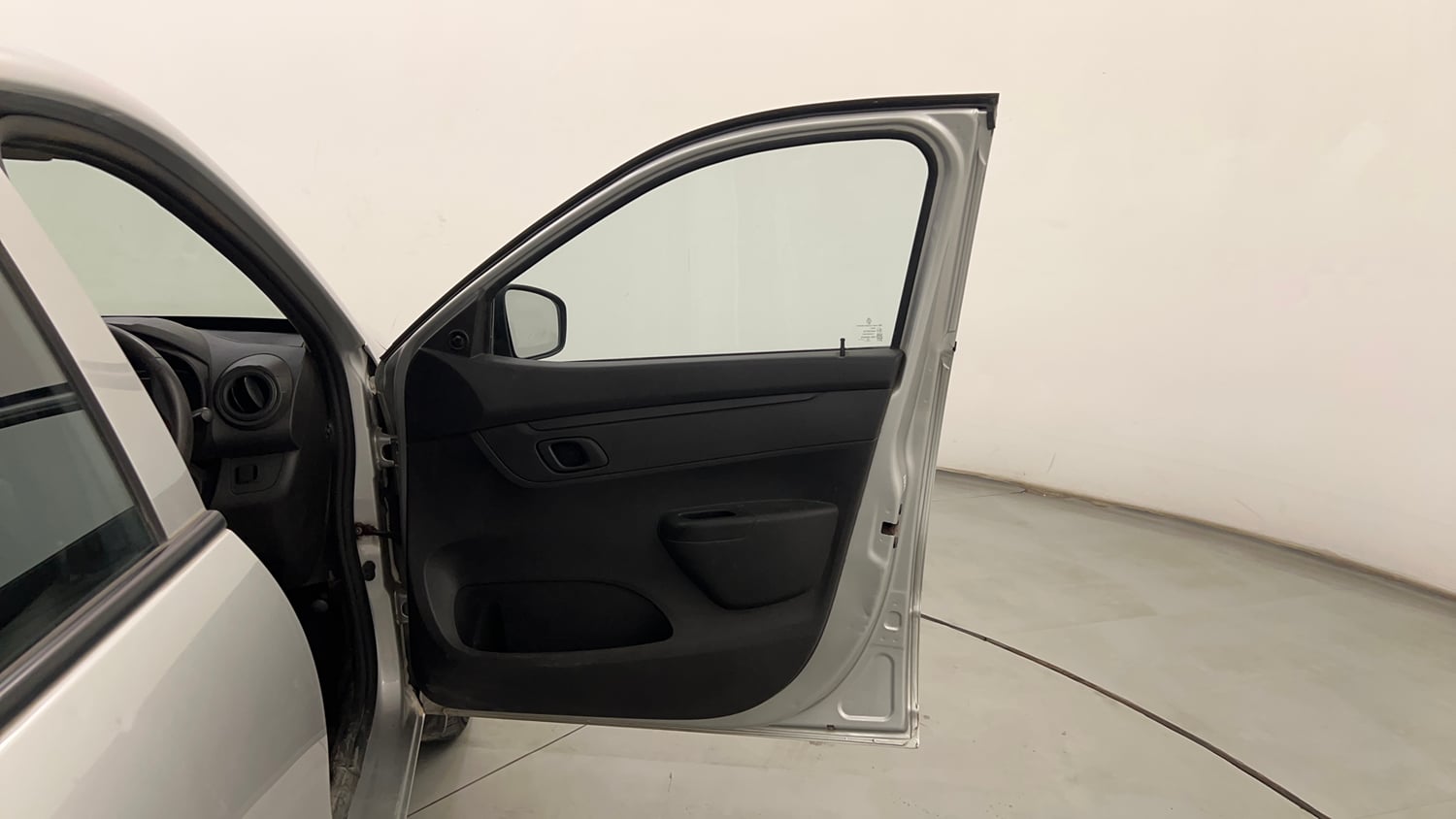 Used 2022 Renault Kwid RXL (O) 1.0 Petrol Manual interior RIGHT FRONT DOOR OPEN VIEW