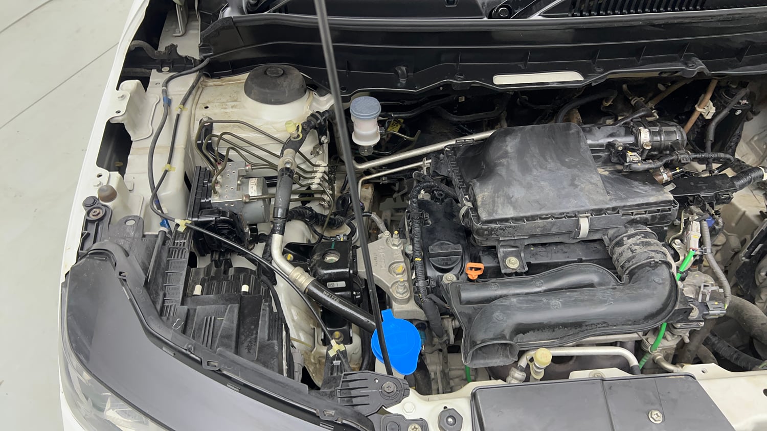 Used 2022 Maruti Suzuki Brezza ZXi Petrol Manual engine ENGINE RIGHT SIDE VIEW