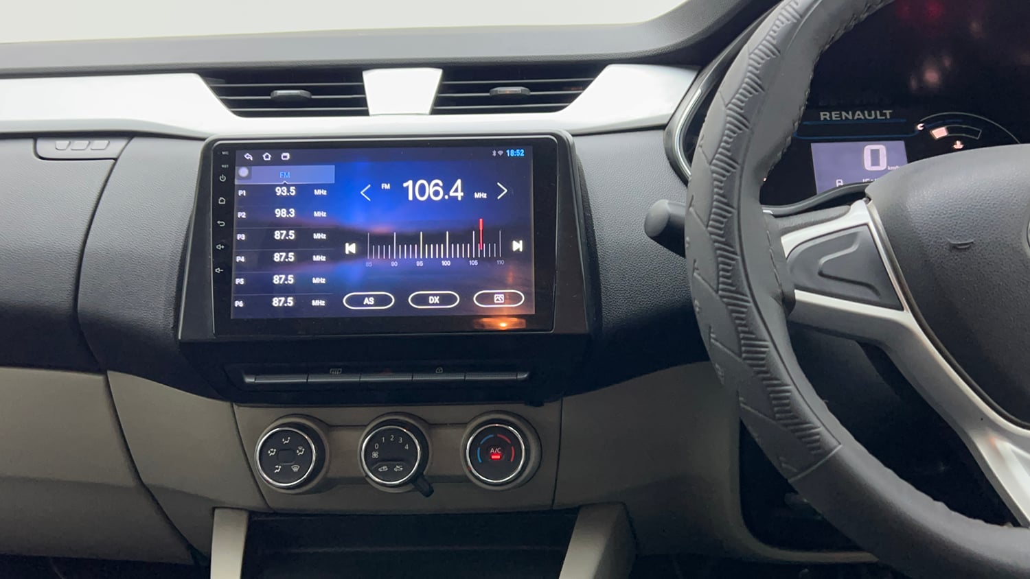 Used 2021 Renault Triber RXZ Petrol Manual interior MUSIC SYSTEM & AC CONTROL VIEW