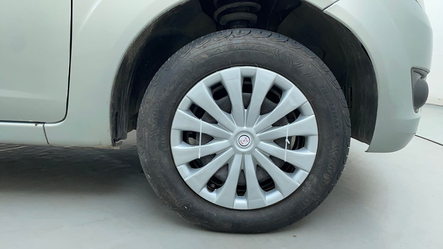 Used 2012 Ford Figo Duratorq Diesel EXI 1.4 Diesel Manual tyres RIGHT FRONT TYRE RIM VIEW