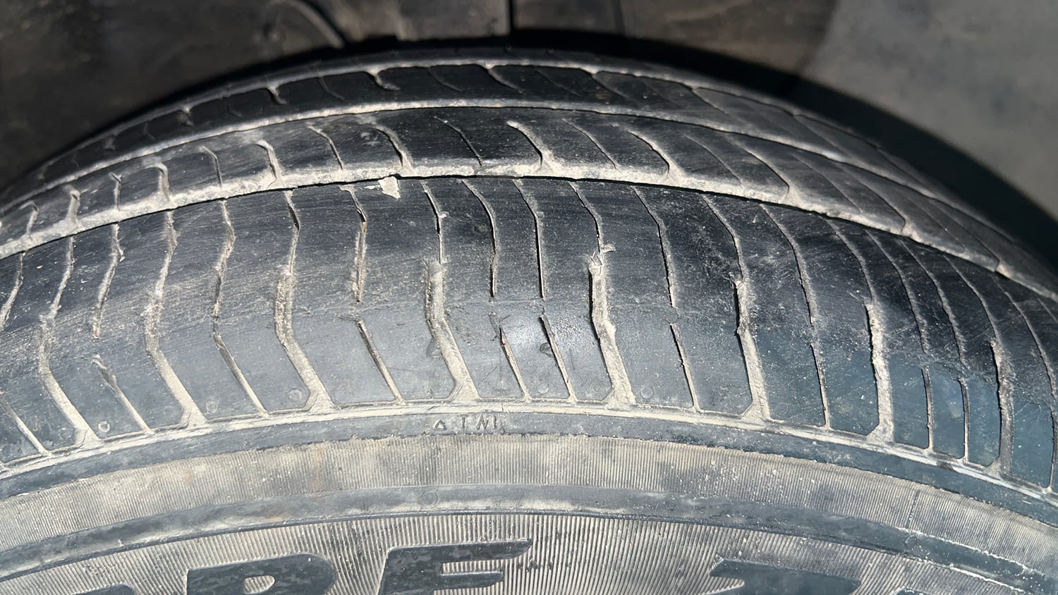 Used 2017 Hyundai Elite i20 Sportz 1.2 Petrol Manual tyres RIGHT FRONT TYRE TREAD VIEW