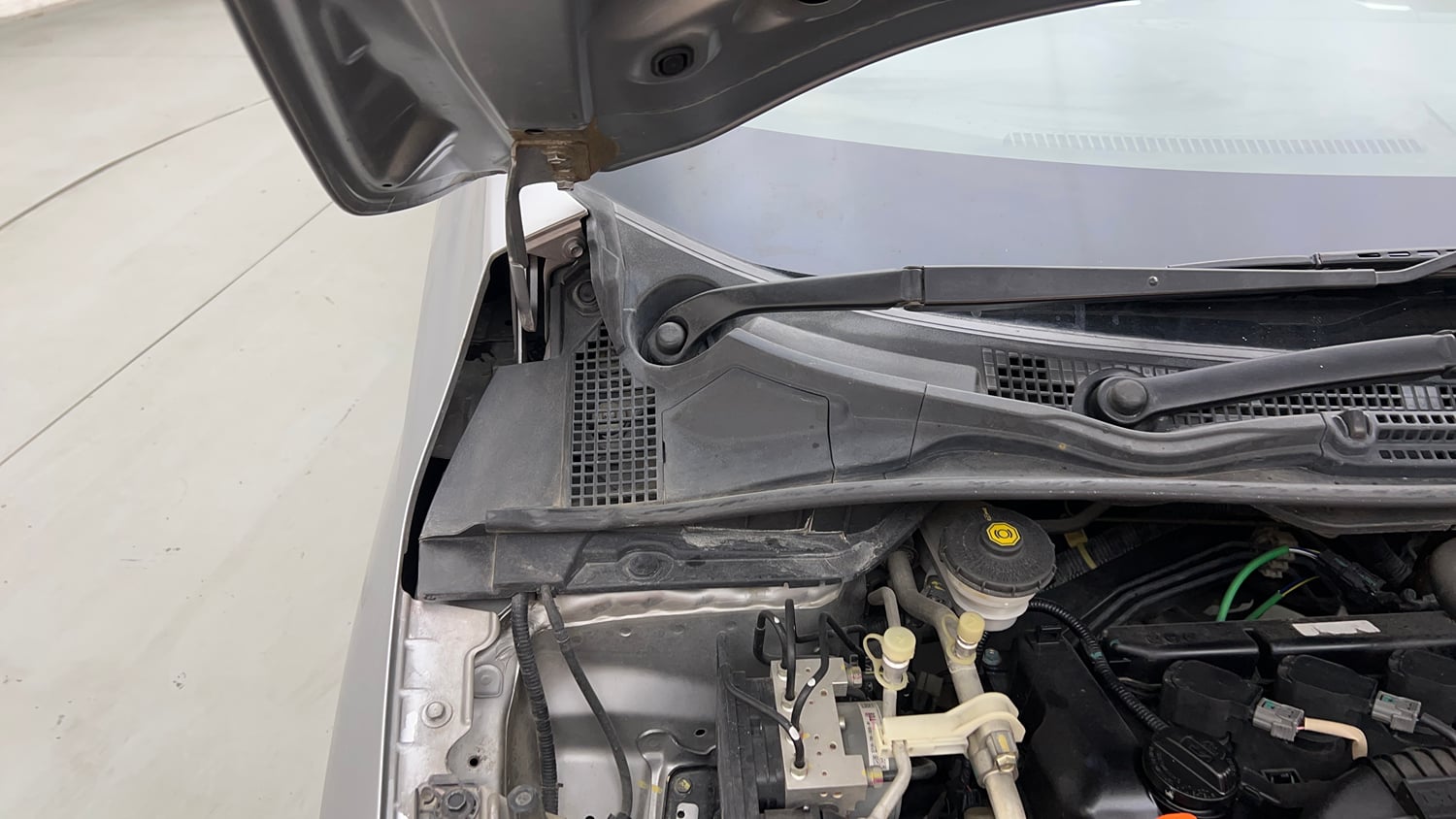 Used 2021 Honda City ZX Petrol Petrol Manual engine ENGINE RIGHT SIDE HINGE & APRON VIEW