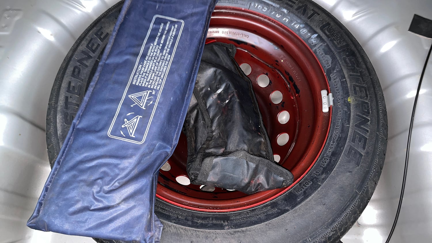 Used 2024 Renault Kwid CLIMBER AMT Petrol Automatic tyres SPARE TYRE VIEW