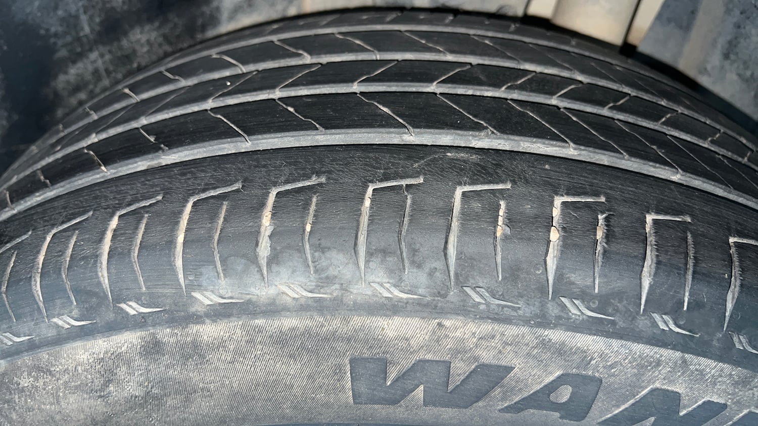 Used 2023 Maruti Suzuki Brezza ZXi Plus AT Petrol Automatic tyres LEFT REAR TYRE TREAD VIEW
