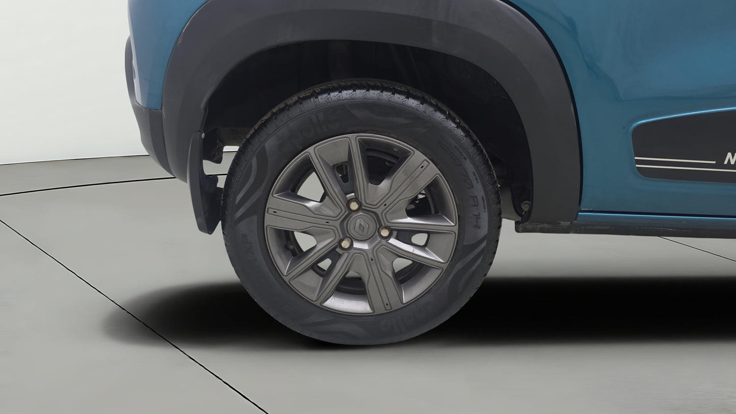 Used 2020 Renault Kwid Neotech RXL 1.0  AMT Petrol Automatic tyres RIGHT REAR TYRE RIM VIEW