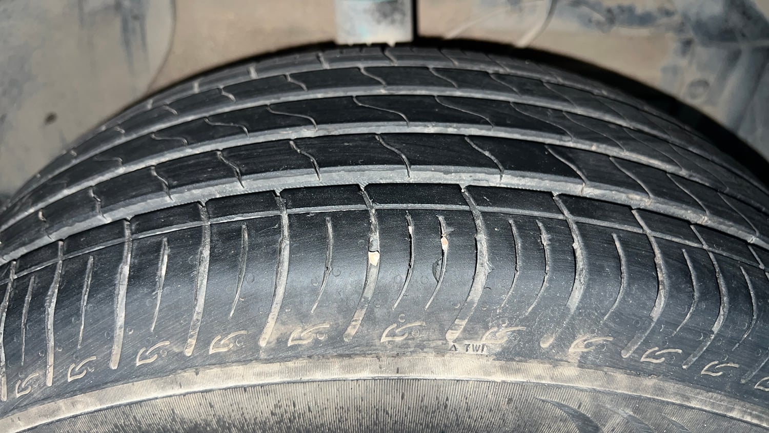 Used 2023 Maruti Suzuki Brezza ZXi Plus AT Petrol Automatic tyres RIGHT FRONT TYRE TREAD VIEW